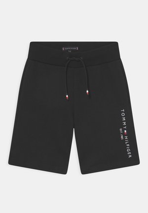 Czarne szorty Tommy Hilfiger z talią na sznurek i nadrukiem logo na prawej nogawce z napisem „Tommy Hilfiger Est. 1985“.