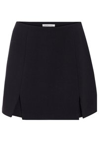 Jupe noire en forme de A avec une texture lisse, présentant des fentes latérales et un design épuré et minimaliste. Étiquette visible au niveau de la taille.
