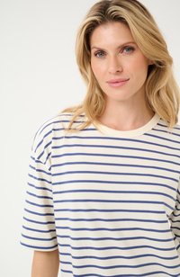Kaffe WINNY 1/2 SLEEVE - Marškinėliai su spaudiniu - ant. white indigo blue
