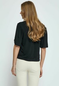Desires DRAWSTRING  - Trükipildiga T-särk - black
