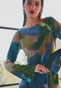 Next LONG SLEEVE COLUMN-REGULAR FIT - Rochie maxi - blue digital abstract print
