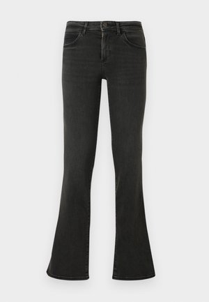 Vaqueros de mezclilla acampanados en negro. Presentan una cintura alta, bolsillos frontales y un diseño minimalista. La costura es visible a lo largo de las costuras.