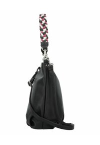 Sac à épaule en cuir noir avec une poignée tressée en rose, blanc et gris. Présente une forme courbée et un matériel en argent contrastant.