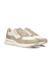 Beige und cremefarbene Sneakers mit einer strukturierten Oberseite, Schnür- und Reißverschlussverschluss sowie einer klobigen weißen Sohle. Hergestellt aus Mischmaterialien.