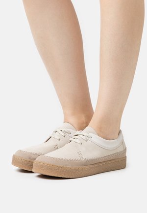 Clarks, Derbies - white