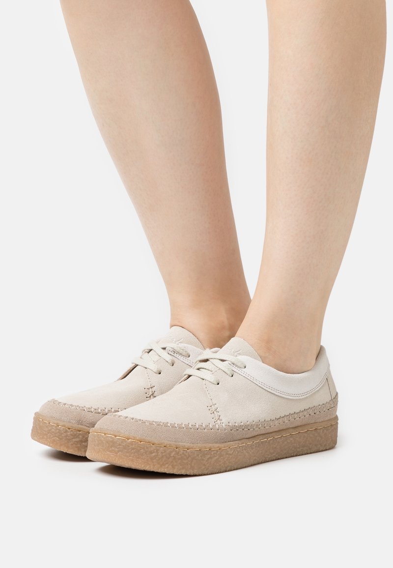 Clarks Derbies - white