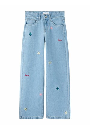 Jean large bleu clair avec des papillons brodés, des cœurs, des fleurs, des coquillages et le texte "love" dispersés sur les jambes avant.