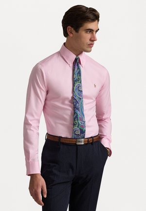 SLIM FIT PINPOINT OXFORD SHIRT - Vapaa-ajan kauluspaita - pink/white