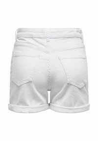 Shorts in denim bianco con orlo arrotolato, due tasche posteriori a forma di diamante discreta e una semplice design della vita.
