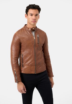 Braune Lederjacke mit Kragen, zwei Brustreißverschlüssen und Seitentaschen, schmaler Schnitt und kontrastierenden silbernen Hardware-Akzenten.