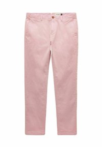 Roze katoenen broek met rechte pijpen, voorzien van twee voorzakken en een tailleband met één knoop. Gladde textuur en minimale details.