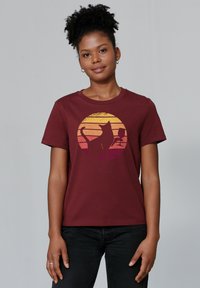 watapparel SUNSET KATZE - T-shirt imprimé - burgundy