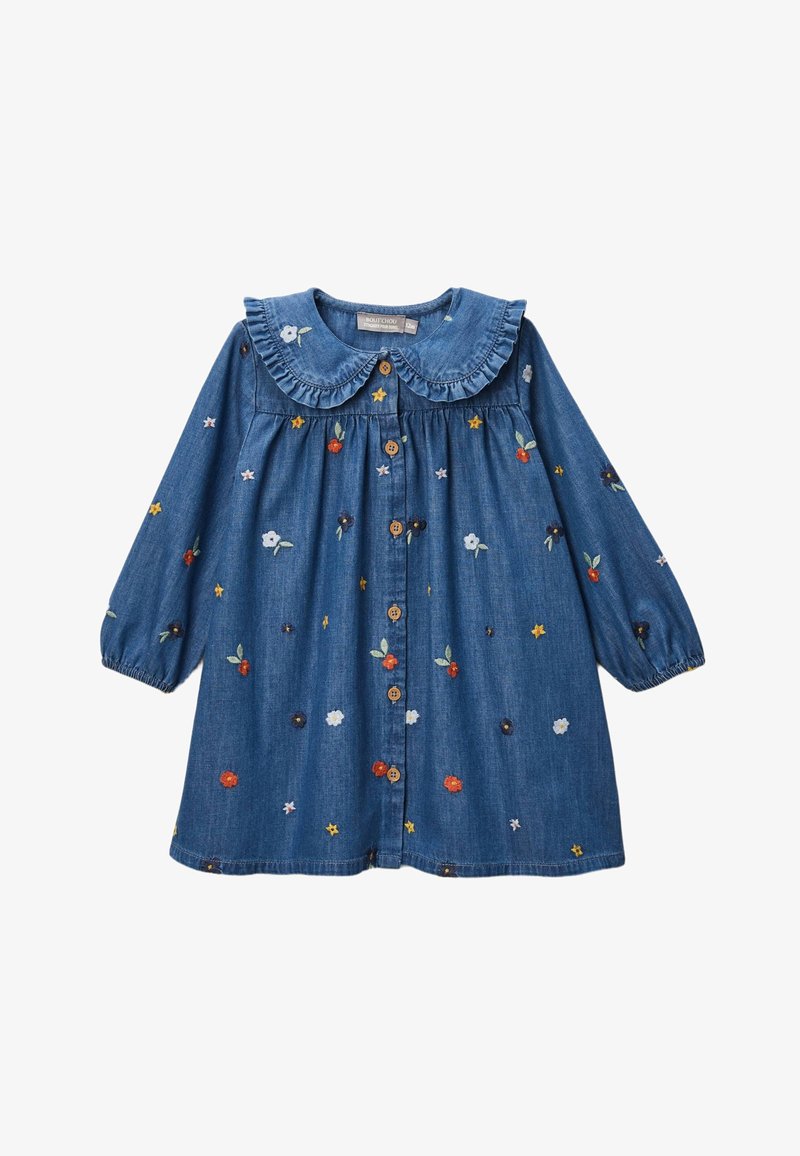 Robe en denim à manches longues, col volanté et broderies florales dans différentes couleurs. Comprend une fermeture à boutons en bois sur le devant.