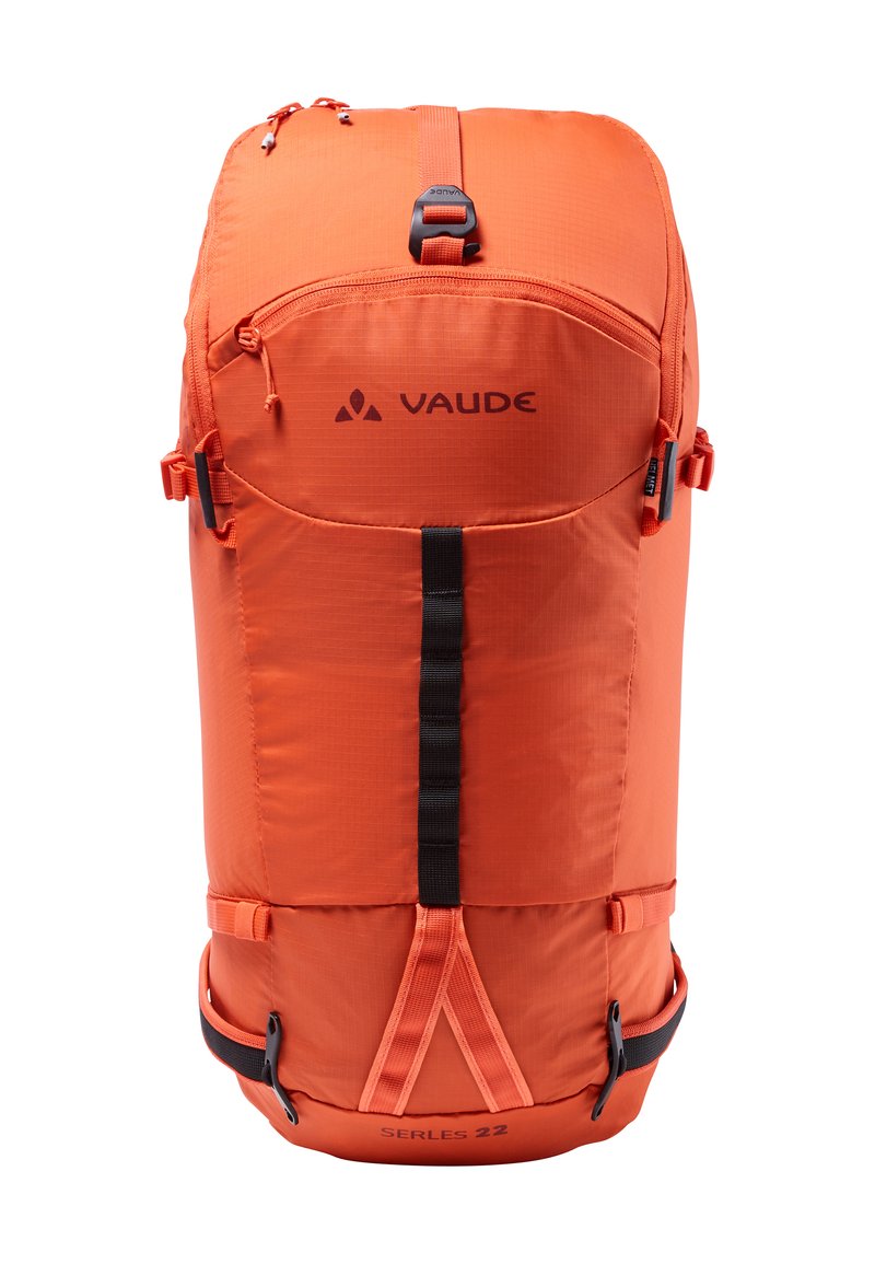 Oranje Vaude rugzak met een rechthoekige vorm, gemaakt van duurzaam doek. Voorzien van ritsen, verstelbare schouderbanden en zwarte accenten. Inclusief Serie 22 label.