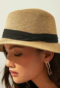 Next Hatte - gold