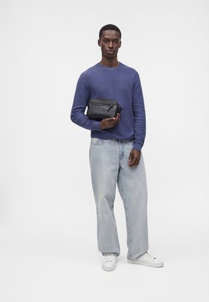 Armani Exchange, PHIL UNISEX, czarny