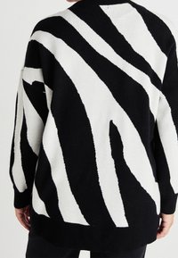 Vero Moda Curve Svetr - black