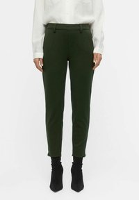 Mørkegrønne skreddersydde bukser laget av et glatt stoff, med en slim fit, beltestropper og en cropped lengde som slutter ved ankelen.