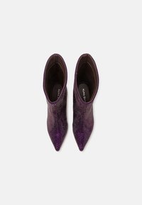 Alma en Pena Classic ankle boots - violet
