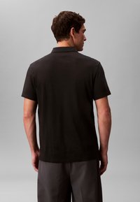 Calvin Klein SS CHEST EMB - Polo marškinėliai - black