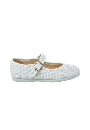 Chaussure Mary Jane en tissu blanc tissé avec bride réglable à boucle et semelle plate en caoutchouc, conçue pour les enfants.