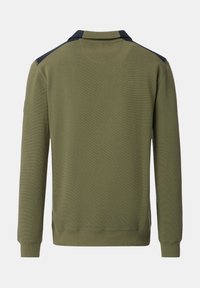 Olivgrön tröja med texturerad stickning, försedd med en marinblå krage och axelapplikationer, långa ärmar samt ribbade muddar och nederkant.