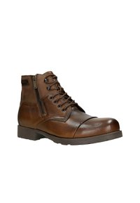 Stivaletto in pelle marrone con design allacciato, chiusura con zip, punta arrotondata, superficie texturizzata e suola robusta. Presenta una finitura liscia sulla punta.