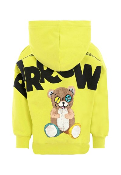Geel hoodie met een grote zwarte "P R O W" opdruk op de achterkant, met een cartoonbeer ontwerp en kleurrijke knoopdetails.
