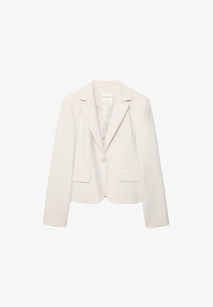 Oblikovan ženski blazer kremaste barve z enim gumbom, z režastimi ovratniki, dolgimi rokavi in dvema sprednjima žepoma s prekrivnimi pokrovčki, prikazan na belem ozadju.