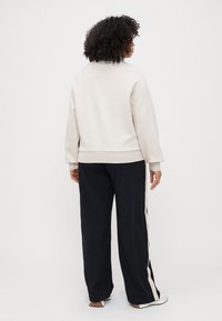 Tommy Hilfiger Curve CLASSIC SCRIPT ZIP - Sweatshirt - heather oatmilk