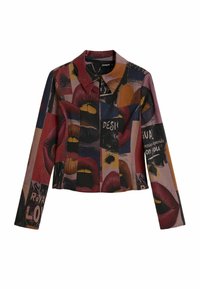 Jachetă scurtă colorată cu un model în colaj de buze și text. Confecționată dintr-un material ușor, cu guler clasic și mâneci lungi.
