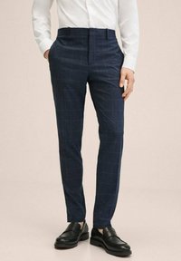 Tmavě modré na míru šité kalhoty s jemným károvaným vzorem. Vyrobené z hladké látky, se slimming střihem a designem s rovnou přední částí.