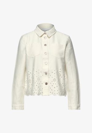 Weiße langärmelige Jacke mit Knopfleiste, Kragen, Brusttaschen und floraler Lochstickerei entlang des geschwungenen Saums.