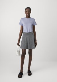 Wrangler REGULAR TEE - Camiseta básica - sweet lavender