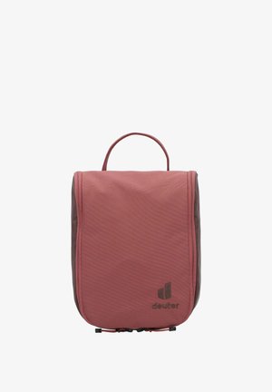 Bolsa de viaje organizativa roja con acabado texturizado, cierre de cremallera, asa superior y detalle del logo en la parte frontal.