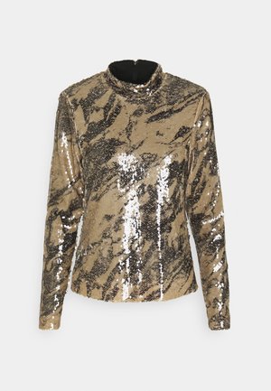 Złoto-czarna bluzka z długim rękawem i wysokim kołnierzem, ozdobiona abstrakcyjnym wzorem z cekinów, o dopasowanym kroju, prezentowana na jednolitym tle.