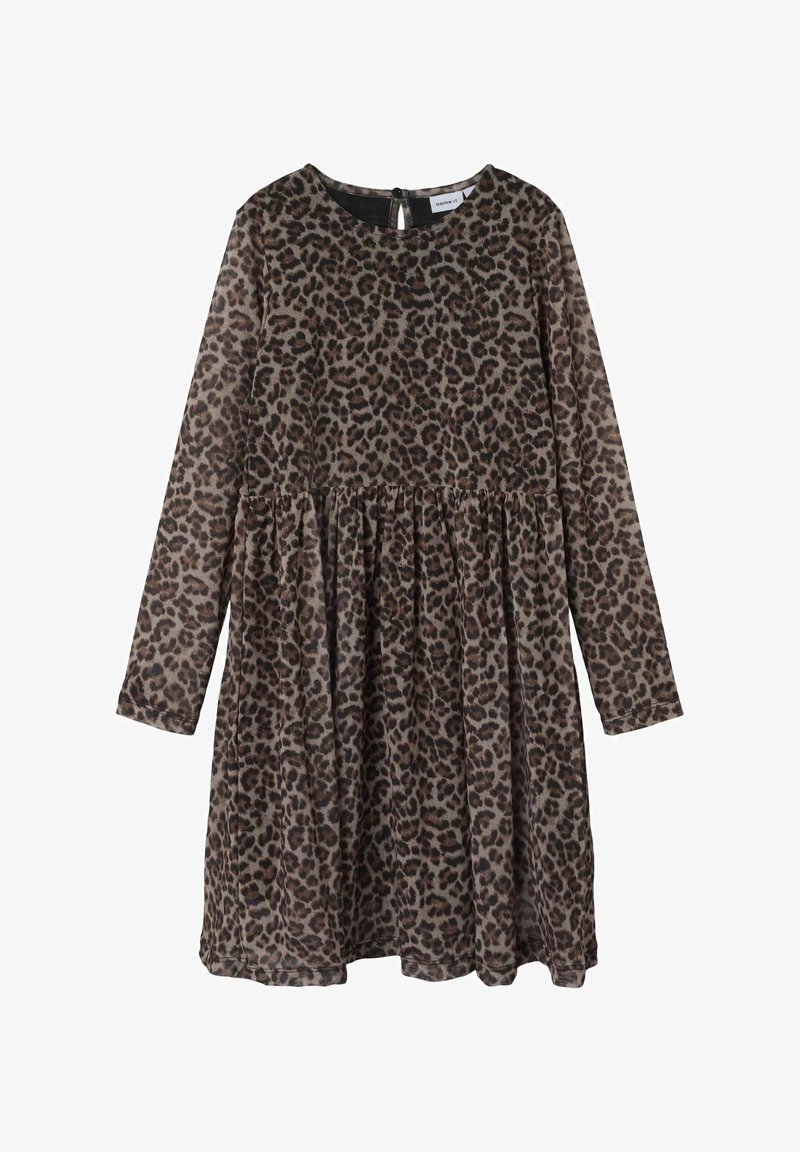 Robe enfant à manches longues avec imprimé léopard marron et noir, encolure ronde, taille froncée et fermeture par boutons au dos.