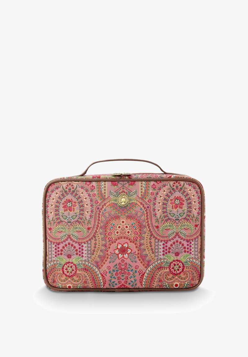Kosmetiktasche mit floralem Muster aus pinkem Stoff, rechteckiger Form mit einem oberen Griff, goldfarbener Hardware und kunstvollen Designs in unterschiedlichen Farben.