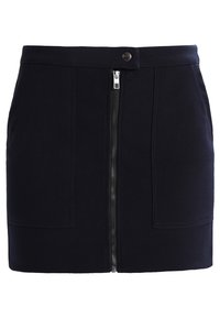 Marinblå, bomullsblandad mini kjol med dragkedja fram, två stora påsydda fickor och en smal midja. Ren design utan synliga mönster.