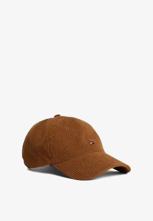 Gorra de pana marrón con visera curvada, que presenta un pequeño logo multicolor en la parte frontal. Tejido texturizado con detalles de costura.