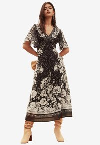 Lipsy REGULAR FIT - FLUTTER SLEEVE FLORAL MIDI  - Dnevna haljina - black white