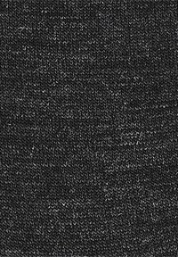 Musta neulottu kangas, jossa on hieno rakenne. Materiaalissa on hienovaraisia sävy- ja tiheysvaihteluita, jotka antavat pehmeän vaikutelman.