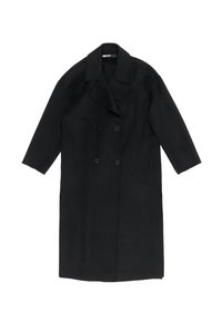 Abrigo largo negro de lana, de corte cruzado, con solapas anchas, cuatro botones y mangas largas, dispuesto sobre un fondo blanco.