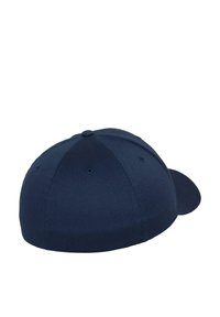 Marineblauwe baseballpet met een ronde kroon, van stevige stof, zespanelontwerp en een gebogen klep. Voorzien van ventilatiegaten aan de bovenkant.