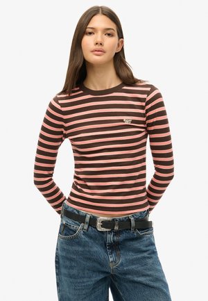 - Sweter