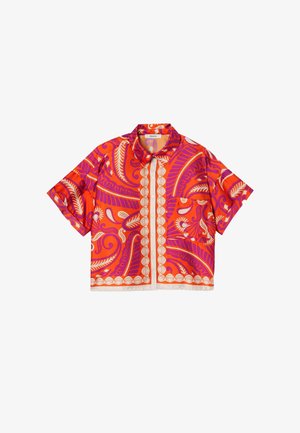 Chemise à manches courtes avec un motif floral vibrant orange et violet, dotée d'un col pointu, d'une fermeture à boutons et d'une coupe décontractée.
