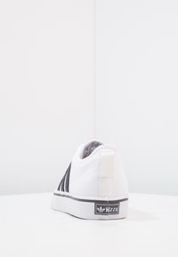 adidas Originals NIZZA - Matalavartiset tennarit - ftwwht/cblack/ftwwht