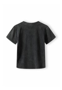 Svart kortärmad t-shirt med avslappnad passform, med rund halsringning och en strukturerad, något blekt yta på tyget.