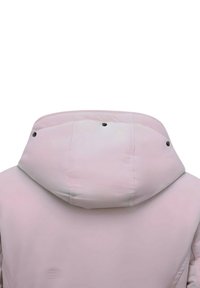 Gewatteerd roze jack met een afneembare capuchon met zwarte drukknopen en naaddetails, gemaakt van een glad, lichtgewicht materiaal.