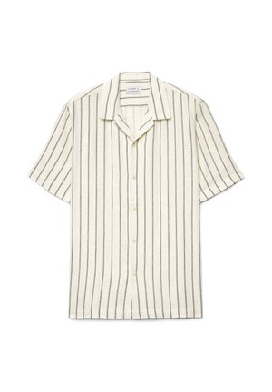 Beiges Kurzarmhemd mit Knopfleiste, vertikalen schwarzen Streifen und Camp-Kragen, flach auf weißem Hintergrund ausgelegt.